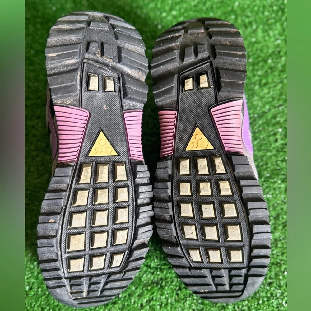 Nike ACG Black and Purple Trail Shoes - Picture 5 of 6